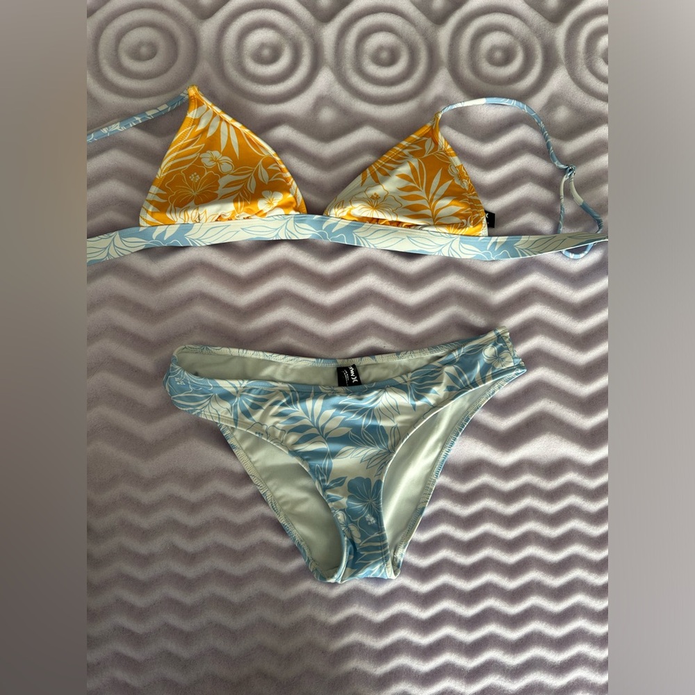Hurley blue yellow tropical print triangle bikini swimsuit Large top, medium bot